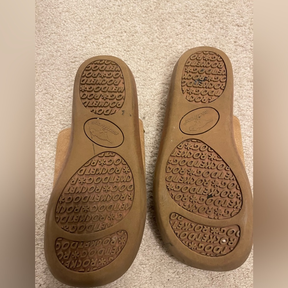 Woman’s Rocket Dog Size 10 Tan Clog/Slides - image 4